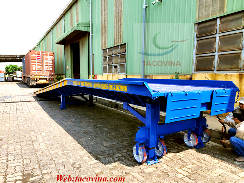 Cầu dẫn xe nâng lên Container, Cầu rút hàng 6 đến 10 tấn tại Hưng Yên