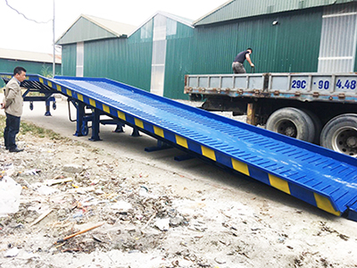 Bàn giao cầu dẫn xe nâng lên xuống container 10 tấn tại Ninh Bình