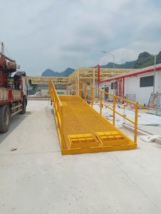 Cầu dẫn giao tại Hòa Bình