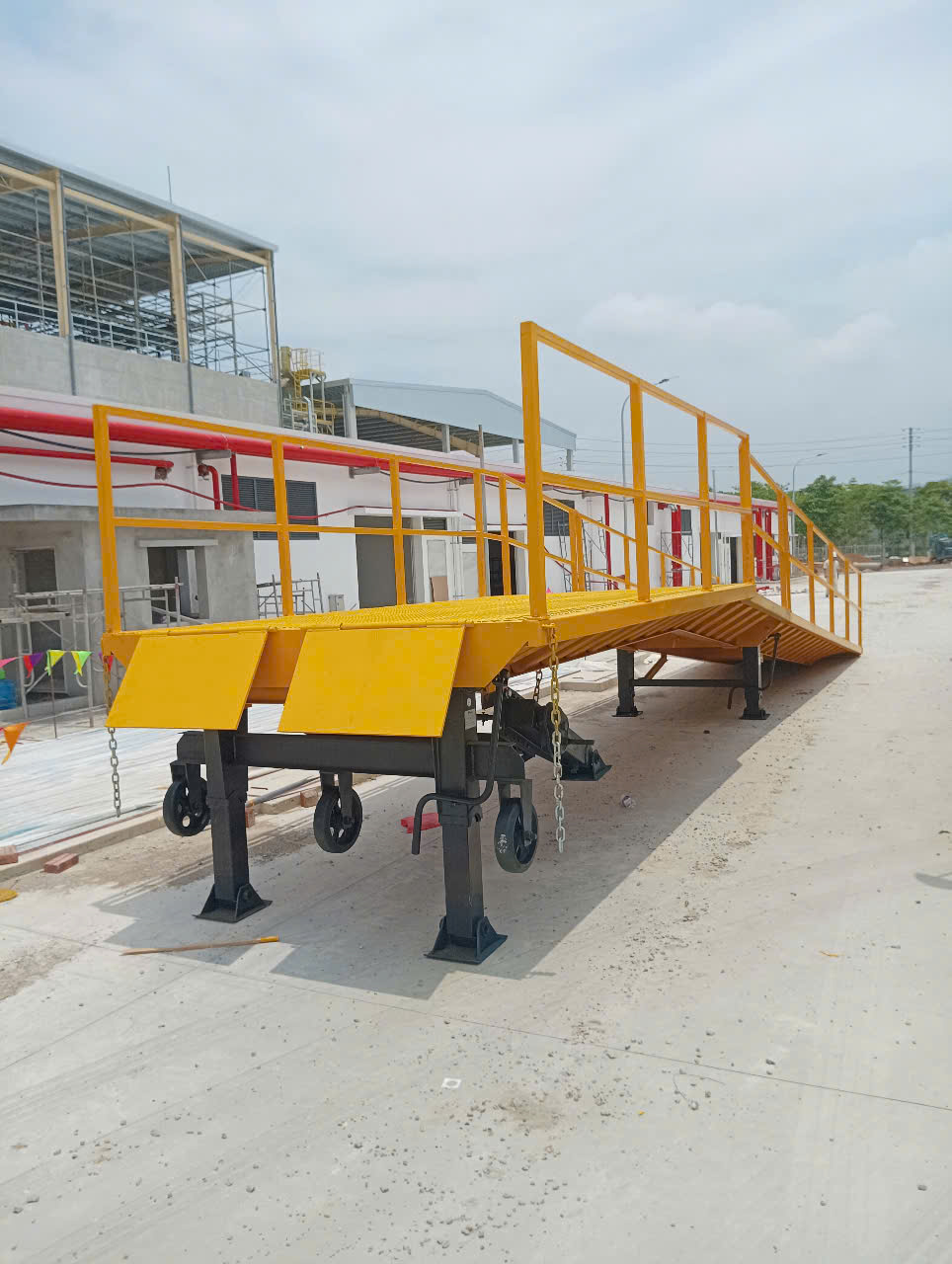 Cung cấp cầu dẫn lên container 10 tấn cho Công ty CP kỹ thương CSC tại tỉnh Hoà Bình