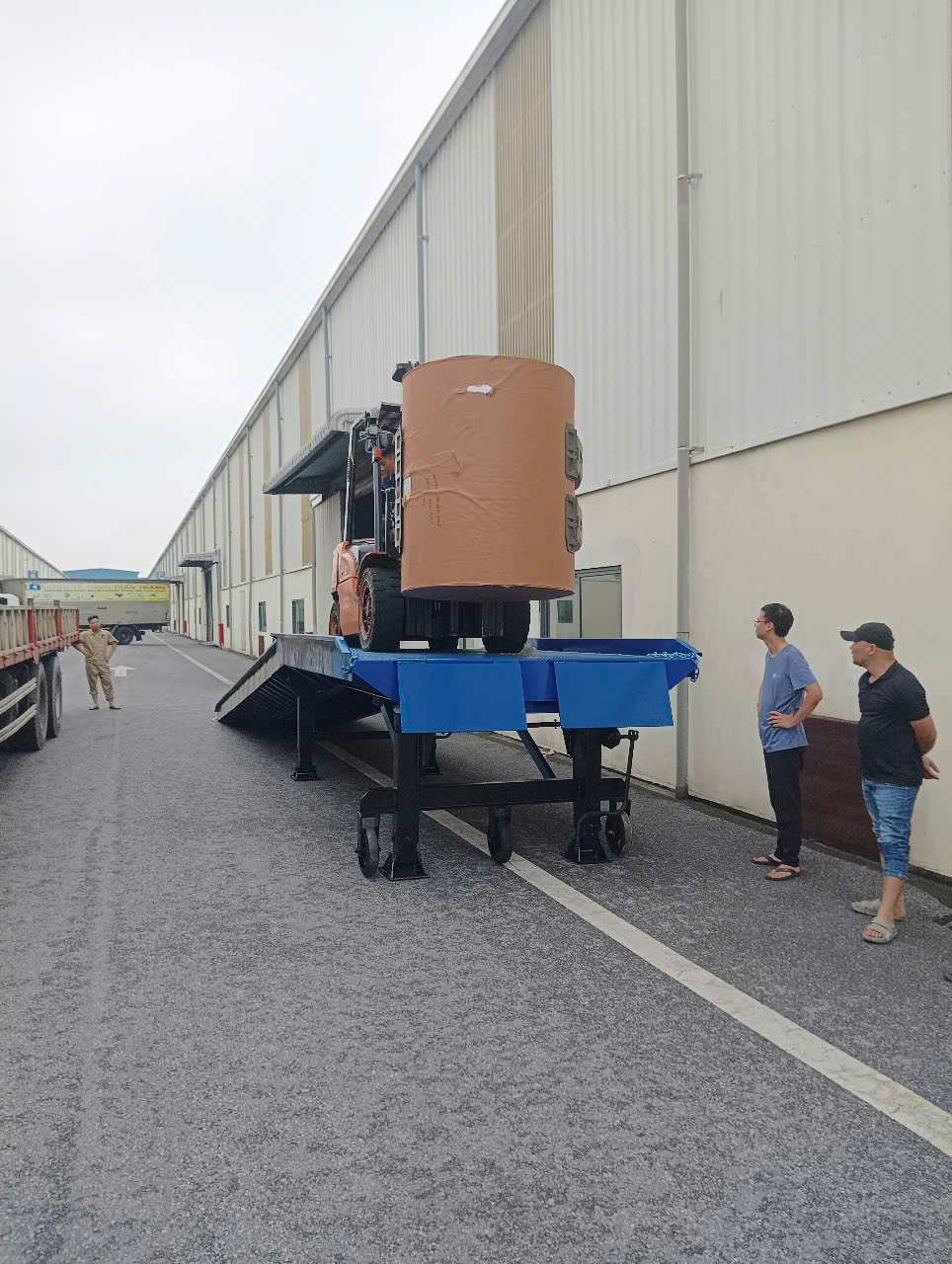 Bàn giao cầu dẫn 10 tấn   bằng thép tại Tiên Du, Bắc Ninh
