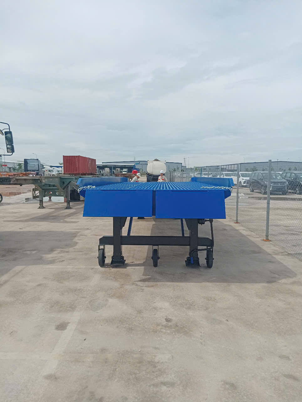 CẦU DẪN DI ĐỘNG 8 TẤN CẦU DẪN DI ĐỘNG 8 TẤN