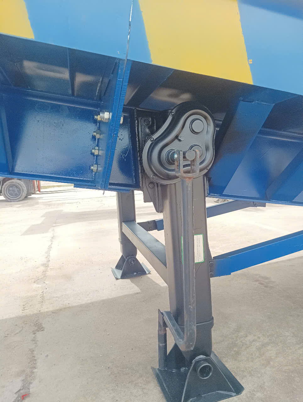 CẦU DẪN DI ĐỘNG 8 TẤN CẦU DẪN DI ĐỘNG 8 TẤN