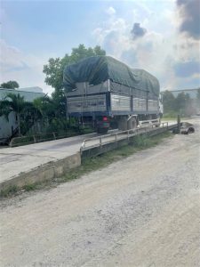 Hình ảnh trạm cân thực tế sau khi đã hoàn thiện việc nối bàn cân đang cân xe thực tế