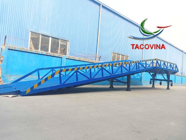 Lắp đặt trọn gói cầu dẫn 10 tấn  lên container tại Hà Nam