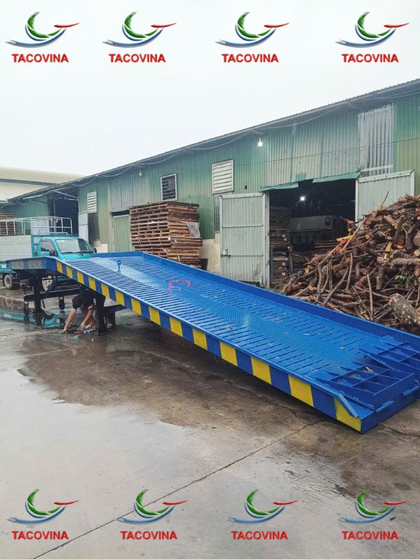 BÀN GIAO CẦU DẪN XE NÂNG LÊN CONTAINER 10 TẤN TẠI PHÚC THỌ, HÀ NỘI – THƯƠNG HIỆU TACOVINA